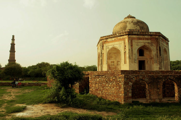 Mehrauli Archaeological Park for couples