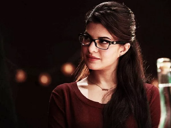 cute things girls do wearing glass