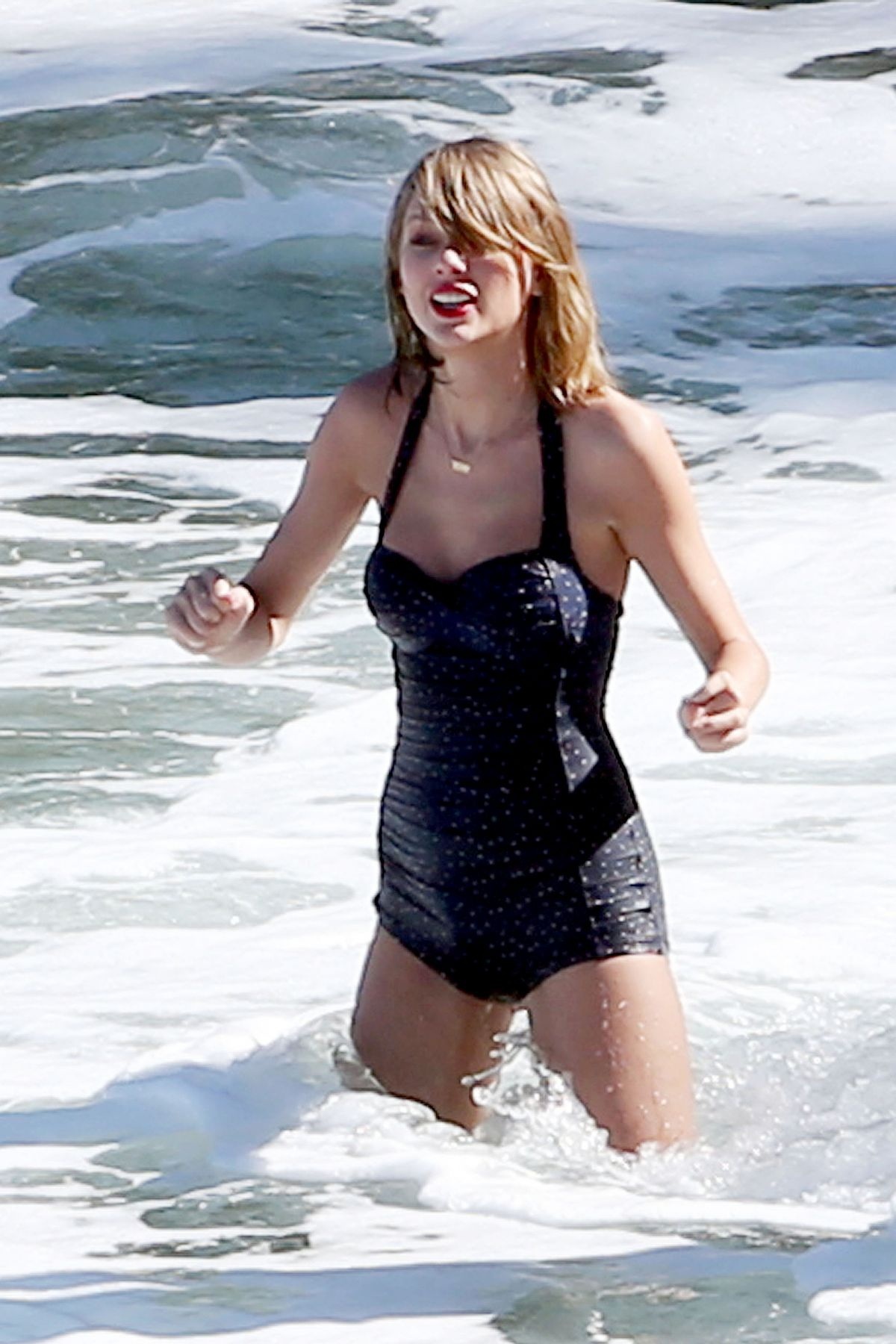 taylor swift hot bikini photo