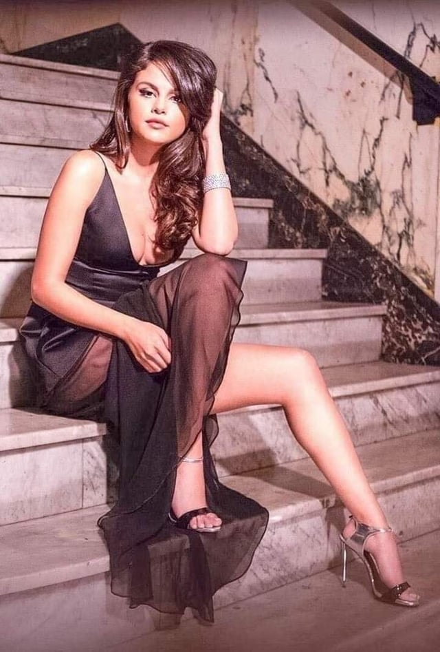 Selena Gomez hot dress