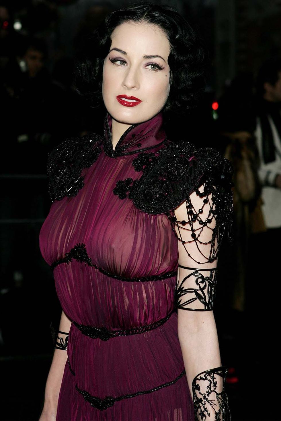 Dita Von Teese no bra