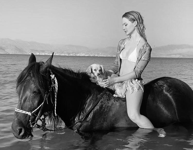 Freya Allan hot photos