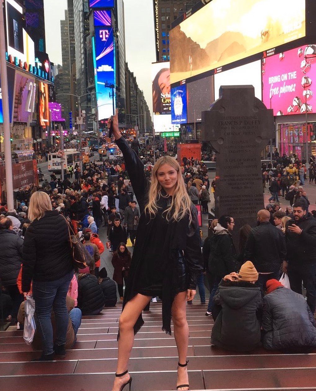 Freya Allan sexy photos 1