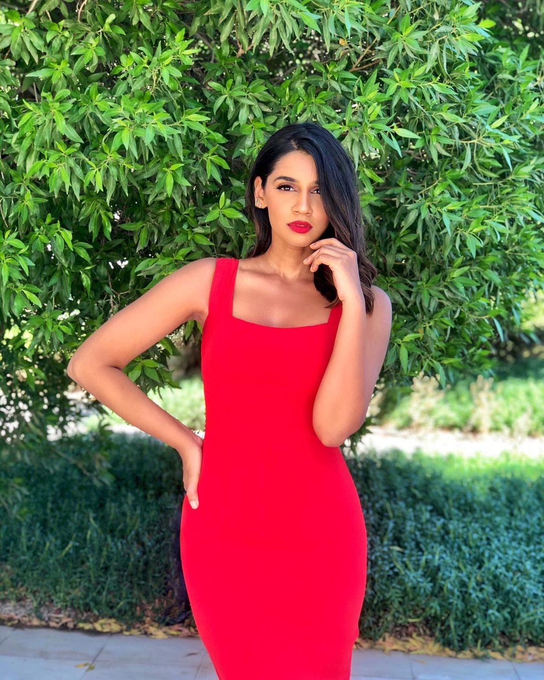 Sanjana Ganeshan Hot