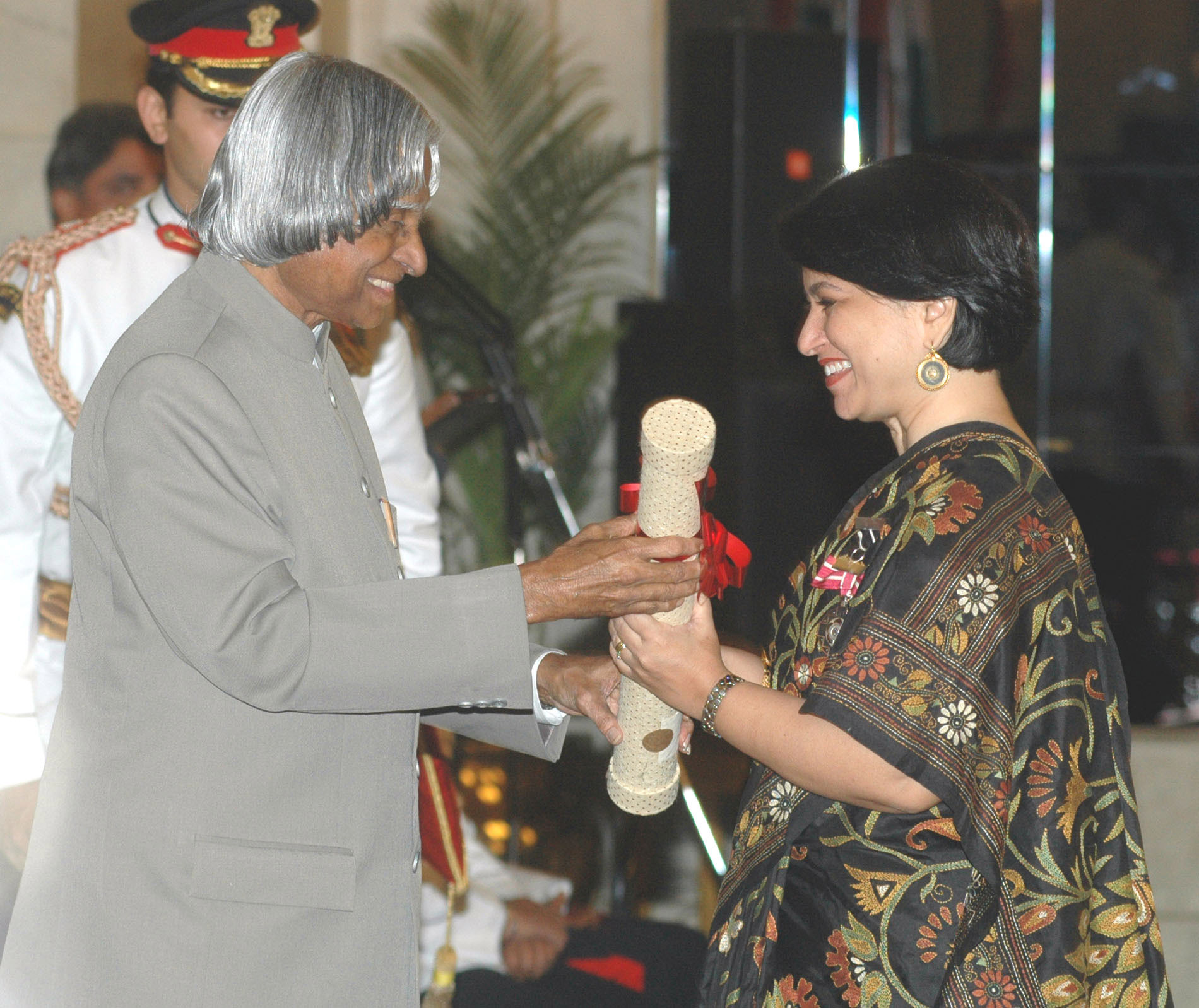 The President, Dr. A.P.J. Abdul Kalam presenting the Padma Shri Award  2006 to Ms. Sucheta Dalal, a well-known business journalist, in New Delhi on March 20, 2006.