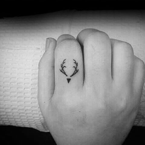 hand tattoos for females 