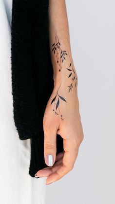 hand tattoos for women