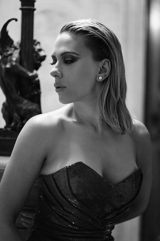 Scarlett Johansson hot look