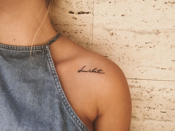 small shoulder tattoos for women