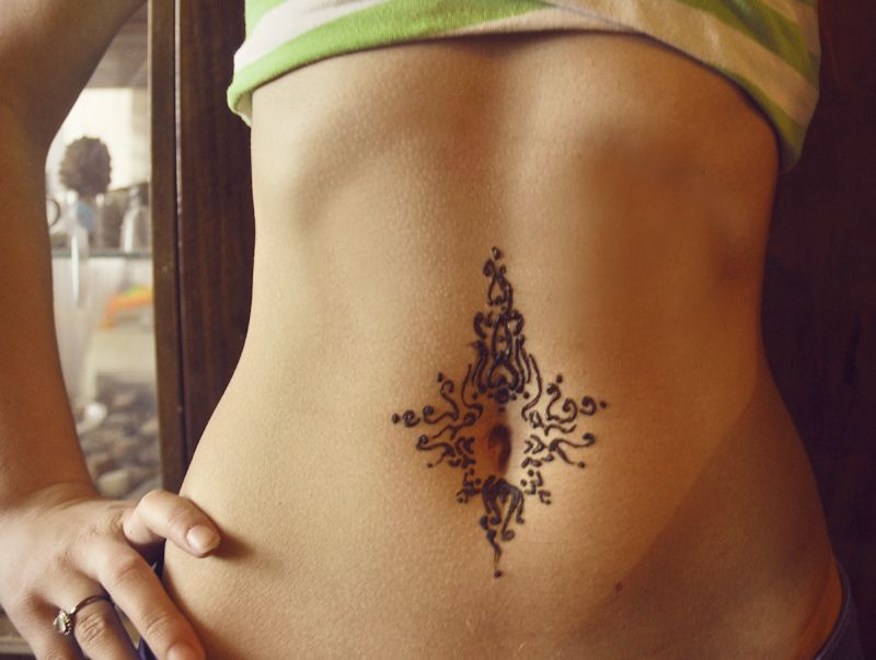 stomach-tattoos-for girls 4
