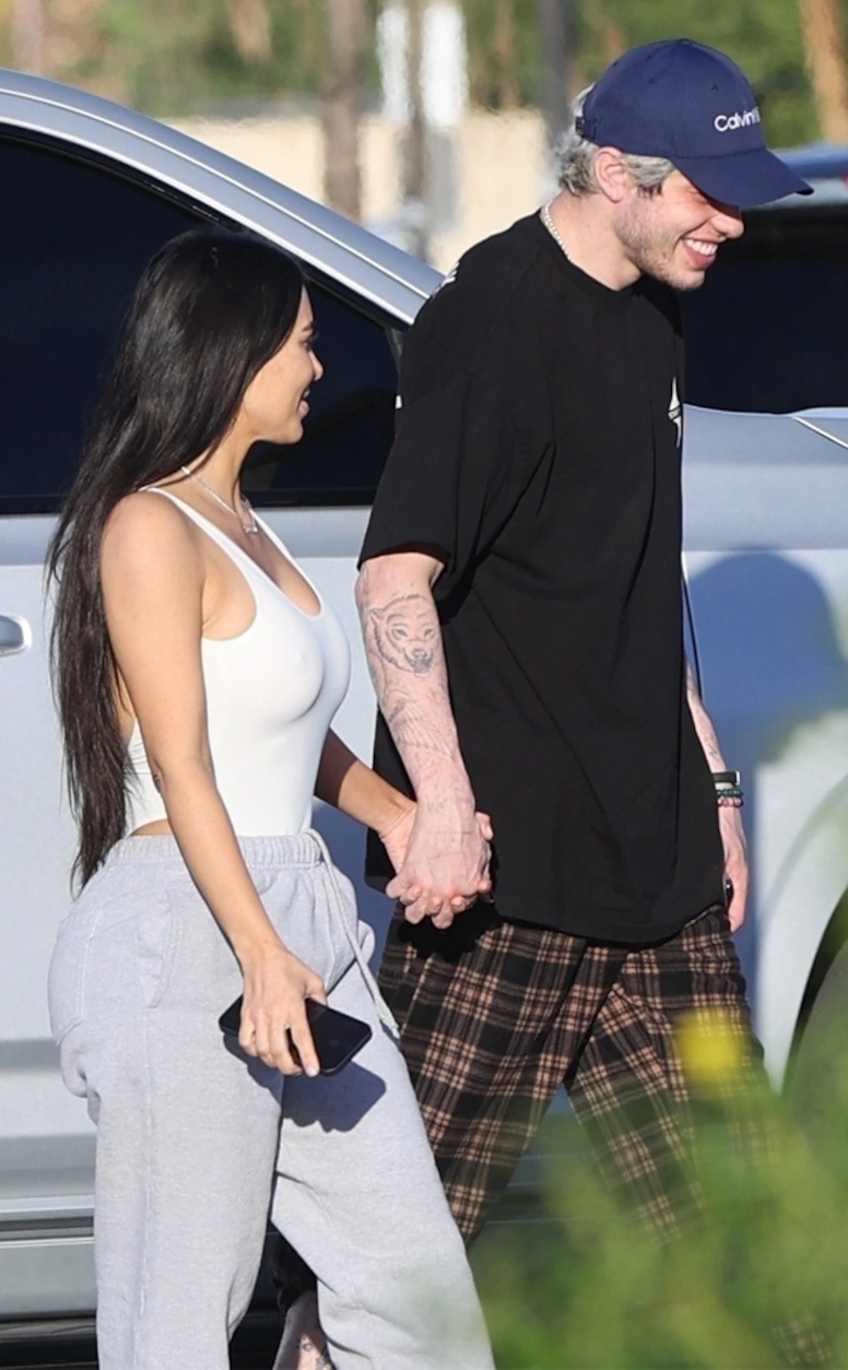 kim-kardashian-pete-davidson-holding-hands