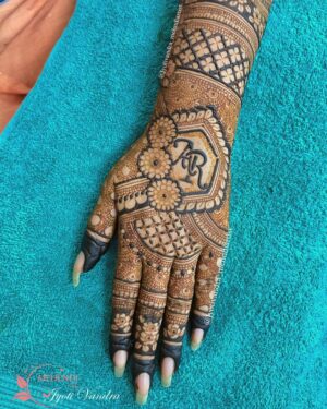 53 Modern Back Hand Mehndi Designs for Wedding, Engagement & Karwa ...