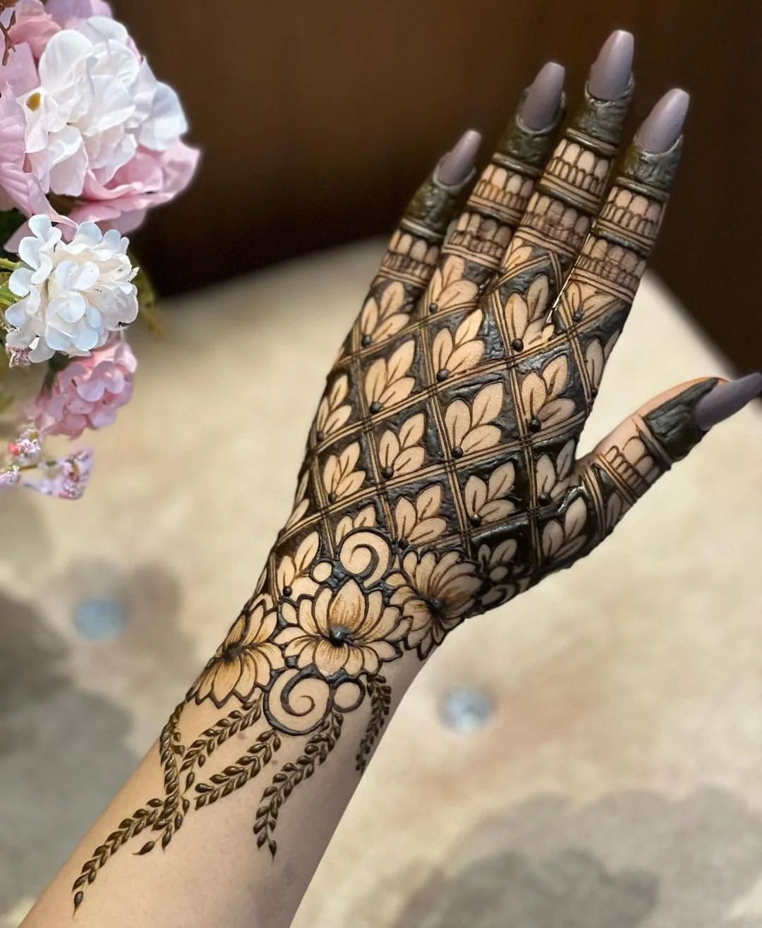 henna back hand mendi design