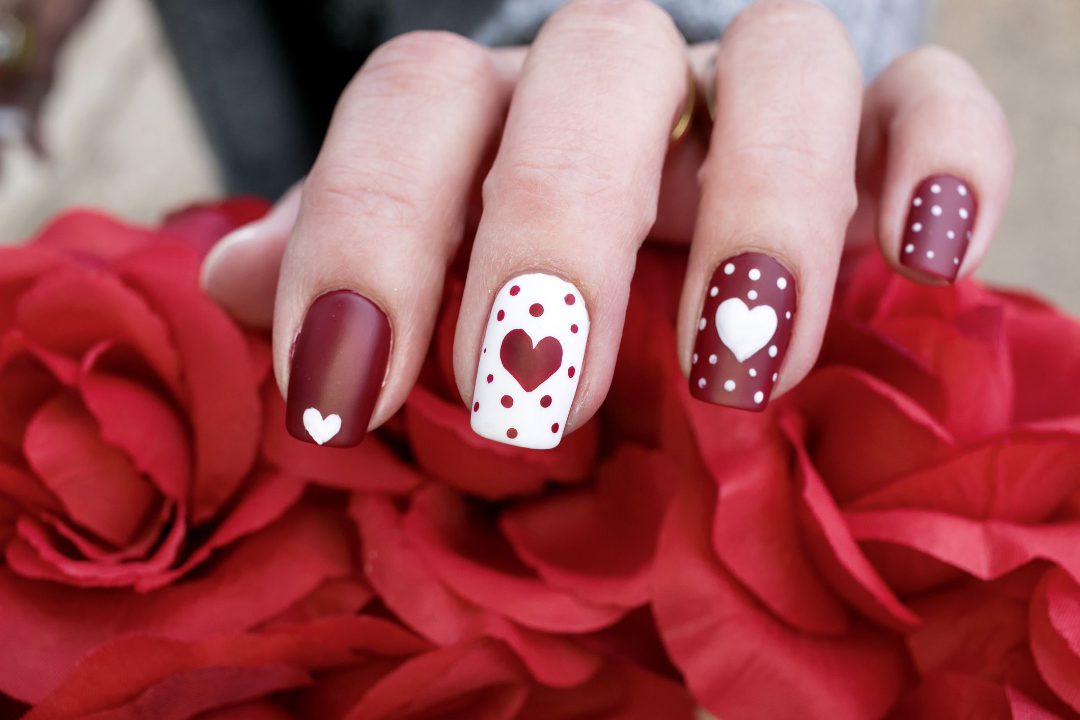 valentines-day-nails-red-white-hearts