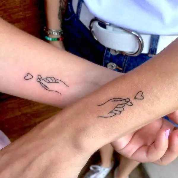 Cute-finger-heart-Mother Daughter Tattoos