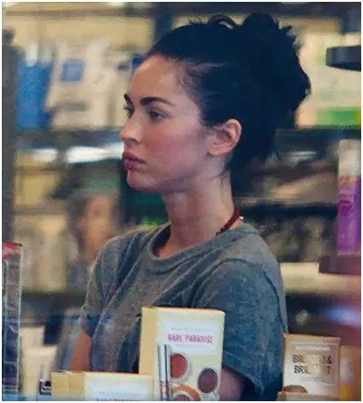 Megan Fox Without Makeup at grocery shop