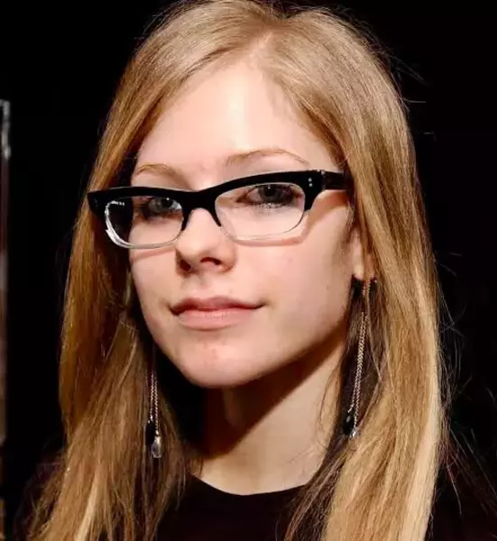 Avril Lavigne without Makeup look photo