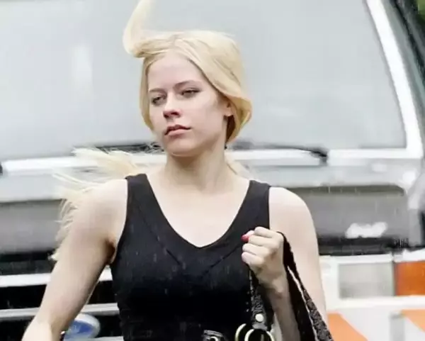 Avril Lavigne without Makeup look