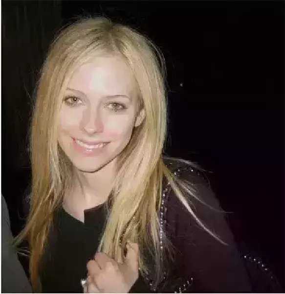 Avril Lavigne without Makeup picture
